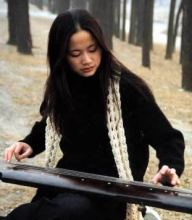 青海省古琴演奏家（巫娜）的演奏特点与风格